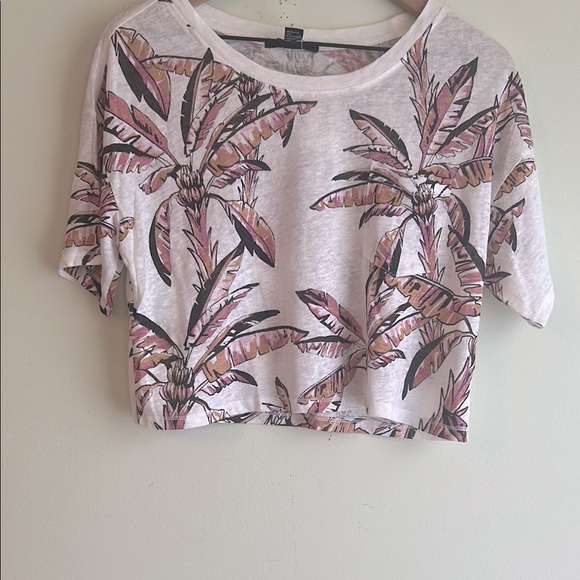 Forever 21 Tops - NWT Forever 21 100% Linen Tropical Print T Shirt